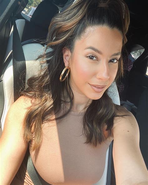 Teen Mom Star Vee Rivera Shows Off Her Curves And Cleavage In A Low Cut