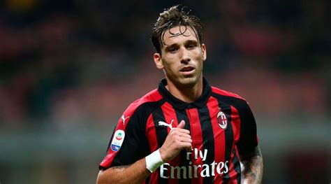 Lucas biglia rechaza a independiente y seguirá jugando en europa. Lucas Biglia reveló quienes fueron sus mejores ...