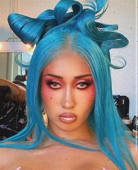 𝔘𝔠𝔥𝔦𝔰 𝔇𝔞𝔦𝔩𝔶 On Instagram “blu🦋🧜🏻‍♀️💙” Kali Uchis Aesthetic Makeup Aesthetic Hair Make Up