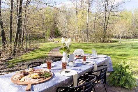 Before you get ready to entertain outdoors, it helps to prepare, so ask yourself these questions: Simple Summer Dinner Party Ideas | The Essentials | Grace ...