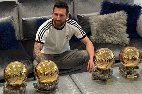 Este año no hay balón de oro pero sí habrá el que se conoce como 'ballon d'or dream team', distintivo que buscará al mejor once inicial de todos los tiempos. Messi: Suatu Kehormatan Bisa Terpilih dalam Ballon d\'Or ...