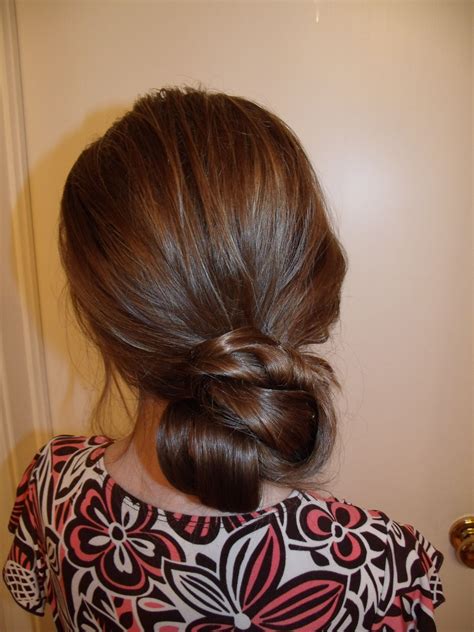 Low side bun. | Side bun hairstyles, Low side bun, Side 