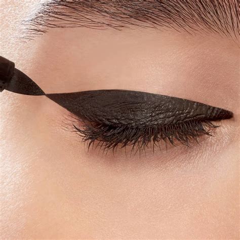 20 Eyeliners That Are Almost Impossible To Mess Up