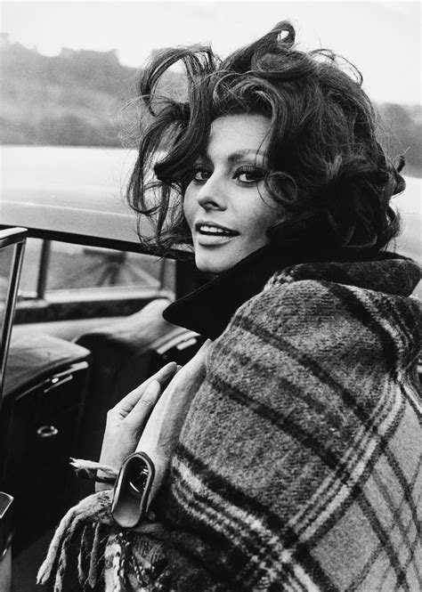 The Best Brunette Beauties Of All Time Vogue Sophia Loren Photo