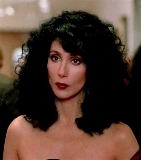 Wanna try a curly haircut in 2021? Cher's hair in the film Moonstruck | Pelo | Pinterest | Films