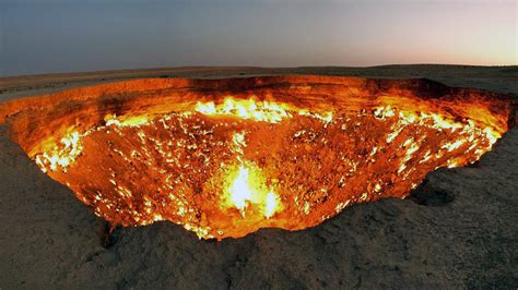 Así Es La Puerta Al Infierno El Extraño Cráter Que No Deja De Arder