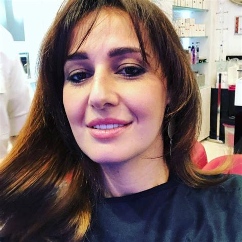 أعلنت الفنانة المصرية، حلا شيحة، اليوم الجمعة، أنه لا علاقة لها بفيلم مش أنا، الذي طرح مؤخرا في دور العرض السينمائية، ويشاركها بطولته الفنان تامر حسني، وذلك بعد أن تغيرت. حلا شيحة وزوجها : Ø¨Ø¹Ø¯ Ø®Ù„Ø¹ Ø§Ù„Ø­Ø¬Ø§Ø¨ Ø£Ø¨Ø±Ø² Ø§Ù ...