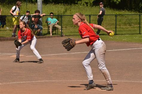 Maybe you would like to learn more about one of these? ソフトボール投げ - Softball throw - JapaneseClass.jp