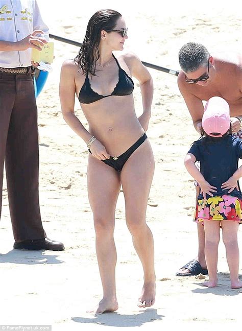 Katharine Mcphee Wears Black Bikini As She Soaks Up The Sun In Mexico Daily Mail Online