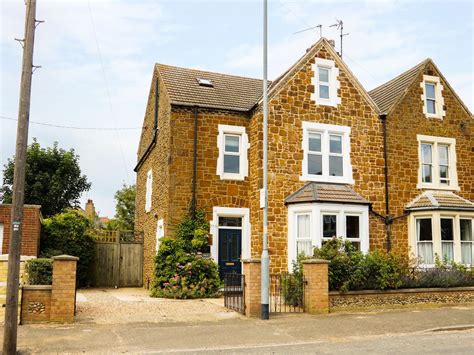 This three storey Victorian town house rests in the town of Hunstanton