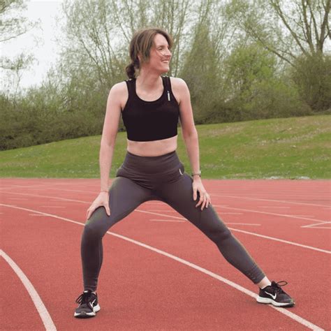 morning stretches for runners 6 simple moves every runner should do run with caroline