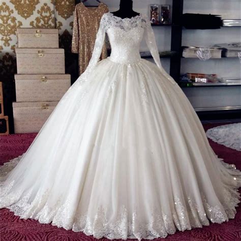 Gorgeous Lace Ball Gown Wedding Dresses Vintage Lace Appliques Long Sleeve Bride Gowns Vintage