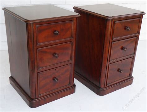 Pair Of Victorian Bedside Chests Bedside Tables Antiques Atlas