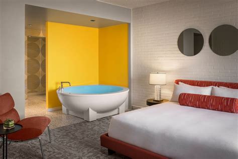 Hotels With Big Bathtubs For Traveling Couples