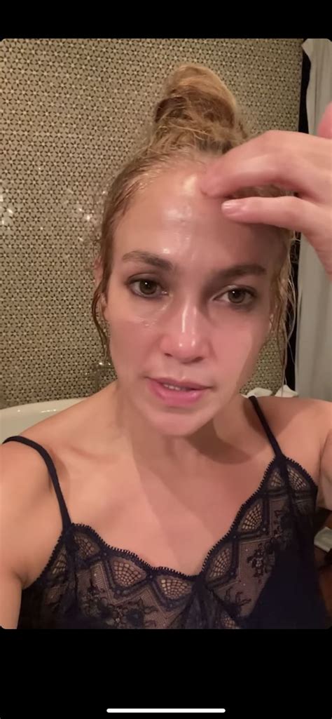 Jennifer Lopez Just Showed Her Real Skin Texture Without Any Makeup