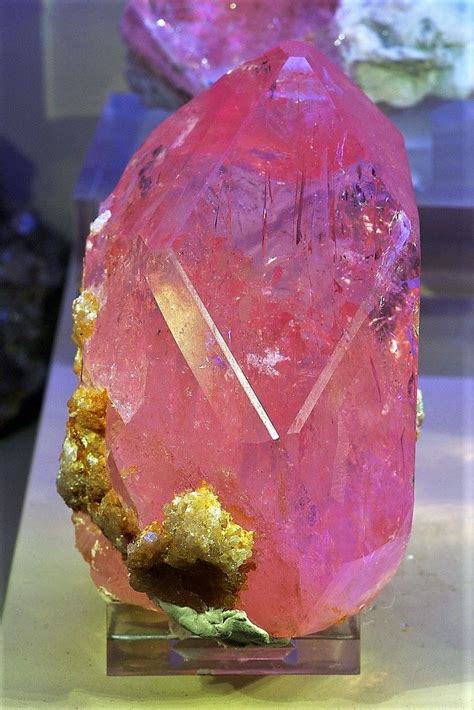 Beryl Var Morganite Minerals And Gemstones Minerals Crystals Rocks