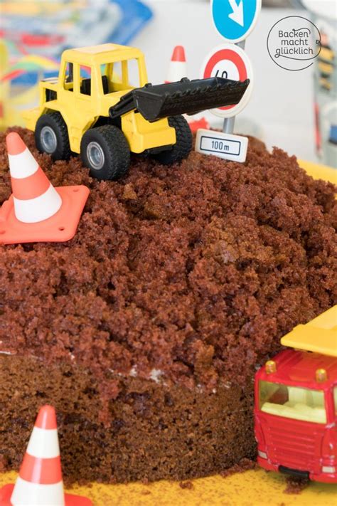 Das grundrezept kann aber noch mehr! Einfacher Baustellen-Kuchen (Baggertorte) | Backen macht ...