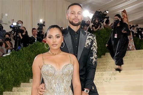 Why Did Stephen Curry And Wife Ayesha Renew Their Wedding Vows Media Referee