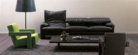 Sie können diese mit anderen polstermöbeln kombinieren und so genügend platz für die ganze familie schaffen. 675 Maralunga Sofa Dreisitzer Cassina - einrichten-design.de
