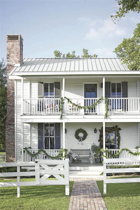 30 Cheerful Christmas Décor Ideas For Your Front Porch Farmhouse