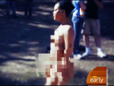 Erykah Badu Charged Over Nude Video Shoot Cbs News
