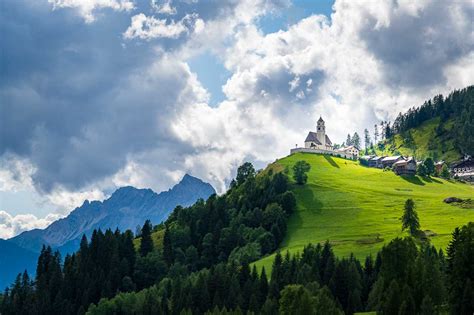 Welche dicke karre fährt federico chiesa? Chiesa di Colle Santa Lucia - Wandern Südtirol bis ...
