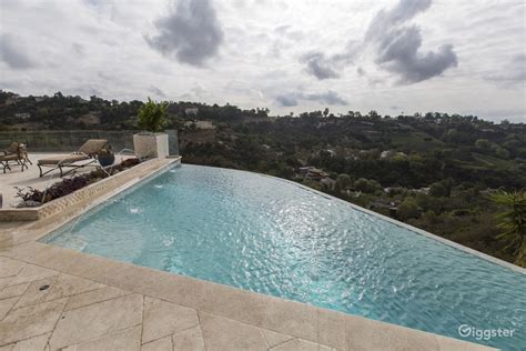 Private infinity pool & jacuzzi. Infinity Pool & Jacuzzi Overlooking Los Angeles | Rent ...