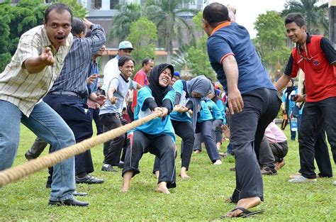 15 Aneka Lomba 17 Agustus Anti Mainstream, Lucu, Kocak, & Gokil
