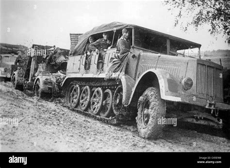 Deutsche Artillerie Traktor Mit Einer 88 Cm Flak 1941 Stockfotografie