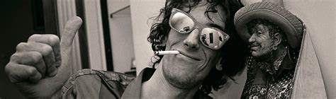See a recent post on tumblr from @lajovenimantada about spinetta. SPINETTA: RIVER, LOS AUTOS Y LA MÚSICA