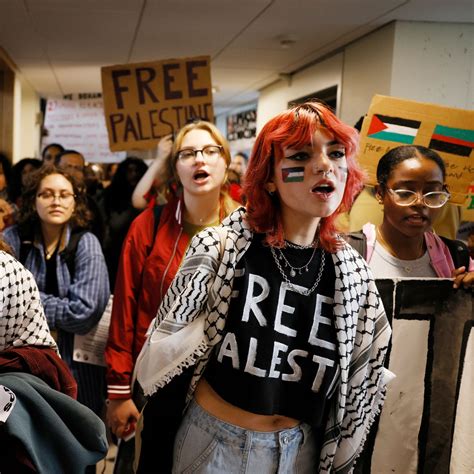 Gaza Protests At Colleges Open A Generational Divide Wsj