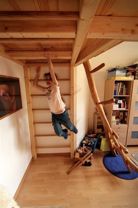Hochbett mit rutsche parallel zum bett. Hochbett mit Aufstieg aus Robinie | Hochbett, Bett ...
