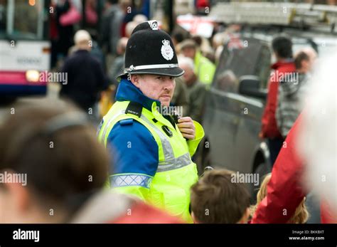 Policeman Hi Res Stock Photography And Images Alamy