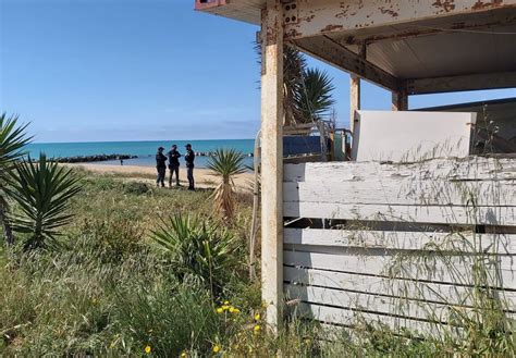 Centinaia di annunci chiosco spiaggia jesolo in tutta italia con aggiornamenti quotidiani. Incendio in un chiosco sulla spiaggia. Avviate le indagini ...