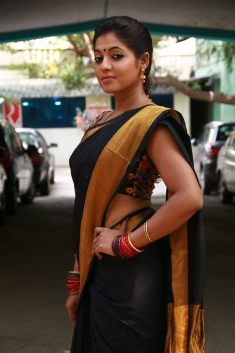 Tamil Actress Reshma Glamour Saree Photo Veethi