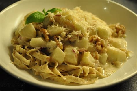 Check spelling or type a new query. Pasta con gorgonzola, pere e noci | Gusto Sì