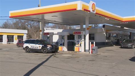 niles police search for two men accused of robbing gas station