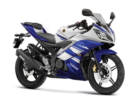 The yamaha yzf r15 v3 weighs 142 kg and has a fuel tank capacity of 11 liters. 新一代YAMAHA YZF-R15街頭捕獲 | SUPERMOTO8