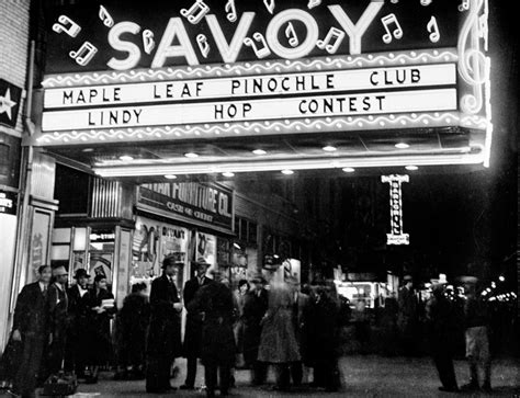 El savoy fue único al tener la presencia constante de un equipo de bailarines de lindy hop profesionales, les llamaban los savoy lindy. In Harlem, They're Still Dancing the Original Swing | The ...