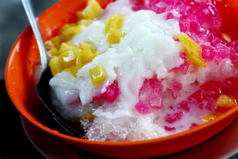 Minum es memang segar tapi air itu akan membekukan makanan berminyak yang kita santap, terutama makanan berlemak. Panganan Sederhana dari Tanah Sunda | Good News from Indonesia
