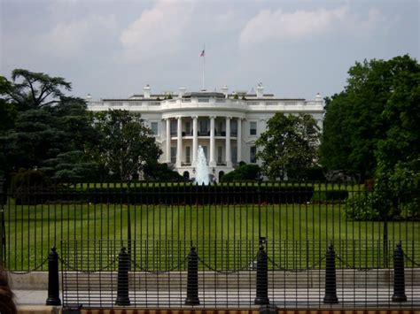 Das weiße haus erklärt, die usa und deutschland hätten zwar verschiedene meinungen in bezug auf das projekt, dies wirke sich aber auf die bilateralen beziehungen nicht aus. Bild "Weißes Haus" zu Weißes Haus / White House in ...