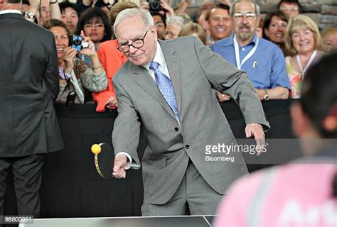 warren buffett photos and premium high res pictures getty images
