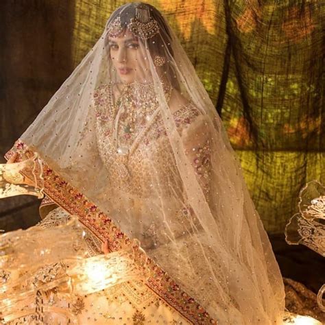 Gorgeous Kubra Khans Latest Beautiful Bridal Photo Shoot Reviewitpk