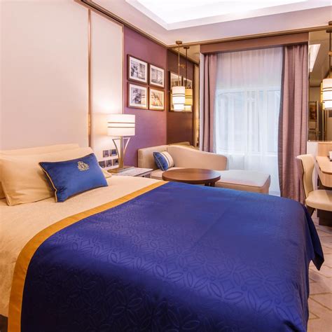 Maybe you would like to learn more about one of these? Cabins on Queen Mary 2 | IgluCruise