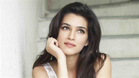 kriti sanon on her struggling days i was told i m too good looking to be an actor bollywood