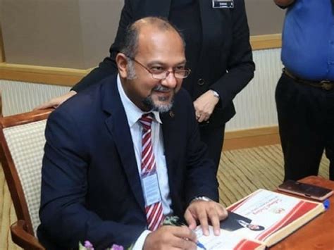 Minister of communications and multimedia malaysia. Menteri Baru Komunikasi dan Multimedia, Gobind Singh Deo ...