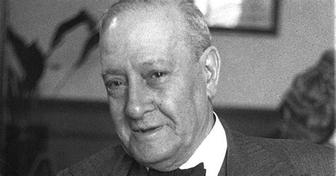 From wikimedia commons, the free media repository. Sinfónica Caótica: Manuel Machado - Yo, poeta decadente.