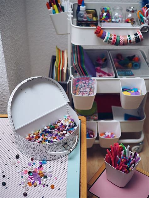 Kim kötter steunt haar bij haar nieuwe start. Jetzt wird's ordentlich im Kinderzimmer: Unser Bastelwagen ...
