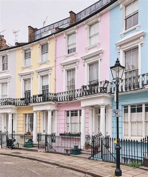 The beautiful colourful houses of Chalcot Crescent in ...