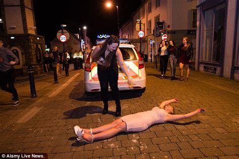 New Years Eve Photo Of Drunken Manchester Spawns A String Of Artistic Memes Daily Mail Online